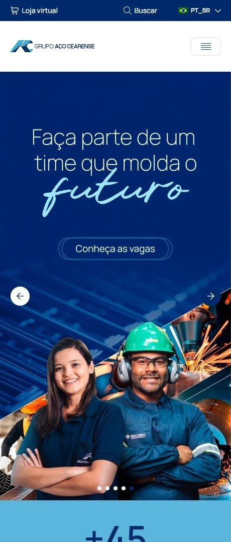 Tela do site no celular com o banner “Faça parte de um time que molda o futuro” e o botão Conheça as vagas, sobre a foto dos dois funcionários.