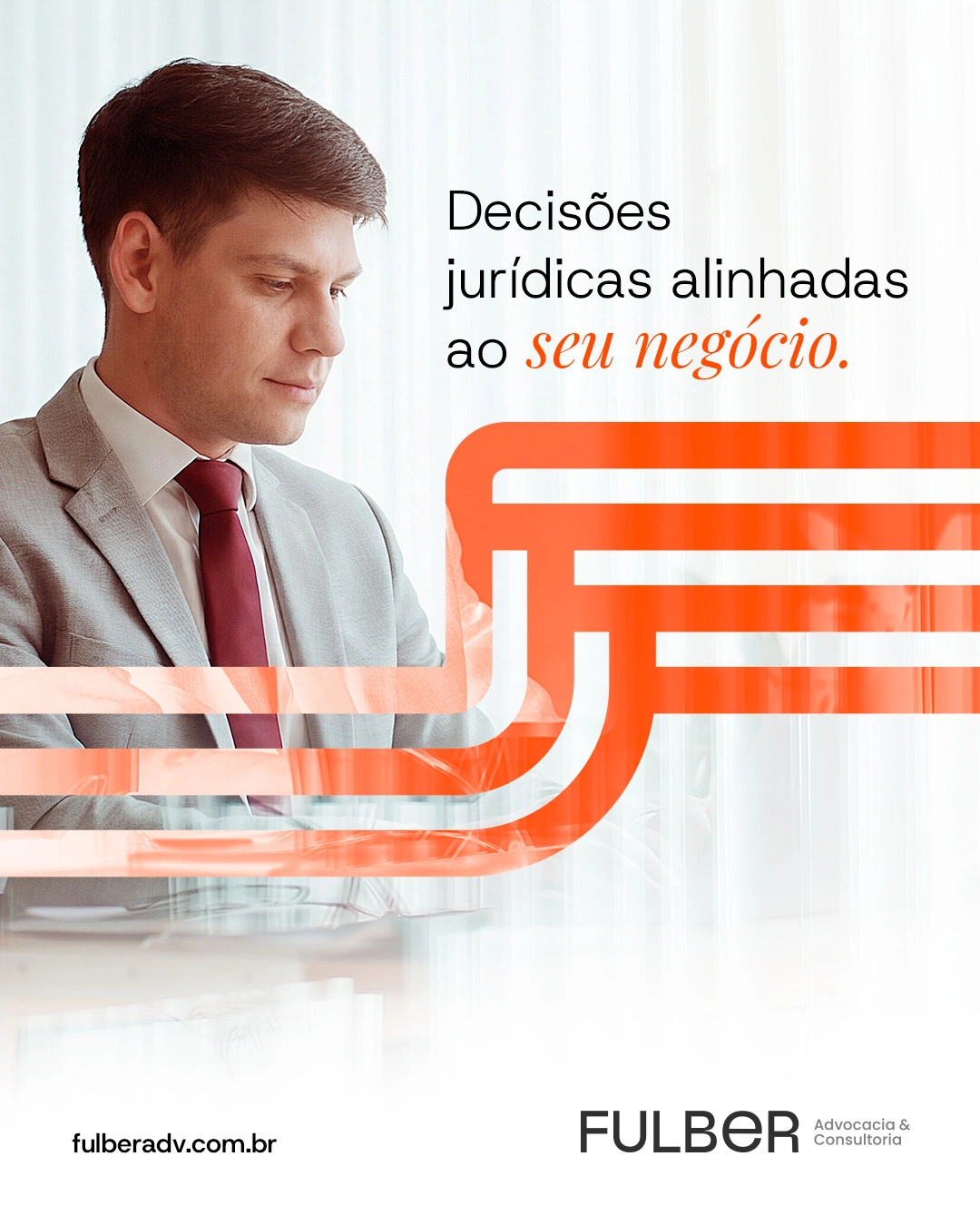 Post da Fulber em fundo claro: advogado de terno cinza ao lado da chamada “Decisões jurídicas alinhadas ao seu negócio” e do símbolo em linhas laranja.